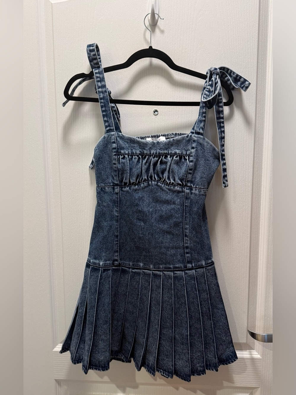 JACQUIE THE LABEL Blue Medium Wash Denim Pleated Mini Dress Size S NWT - Picture 2 of 6